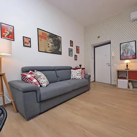 Ych-brand New Vatican Flat With Terrace شقة